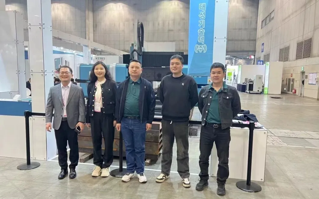 সিএনসি লেজার পাইপ কাটিয়া মেশিন 1500w 0-300r / মিনিট স্পিন্ডল গতি 9