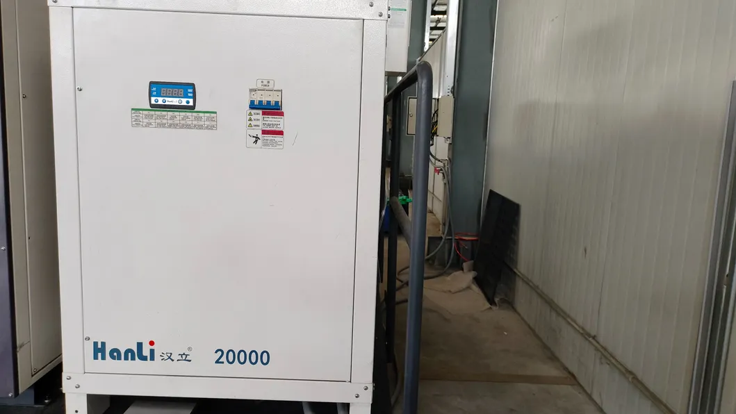 AC380V/50Hz/60Hz পাওয়ার সাপ্লাই এক্সচেঞ্জ টেবিল লেজার কাটিং মেশিন বন্ধ সুরক্ষা কভার সহ 3000W লেজার শক্তি 1