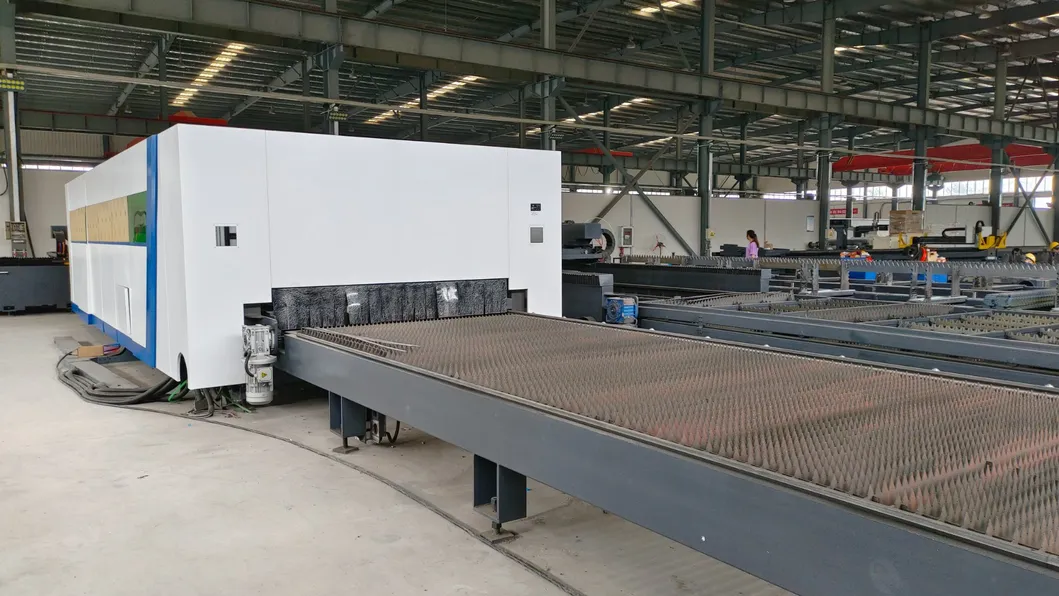 AC380V/50Hz/60Hz পাওয়ার সাপ্লাই এক্সচেঞ্জ টেবিল লেজার কাটিং মেশিন বন্ধ সুরক্ষা কভার সহ 3000W লেজার শক্তি 3